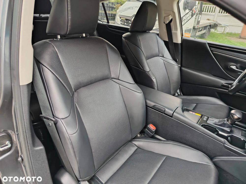 Lexus ES 300h Business Edition - 37