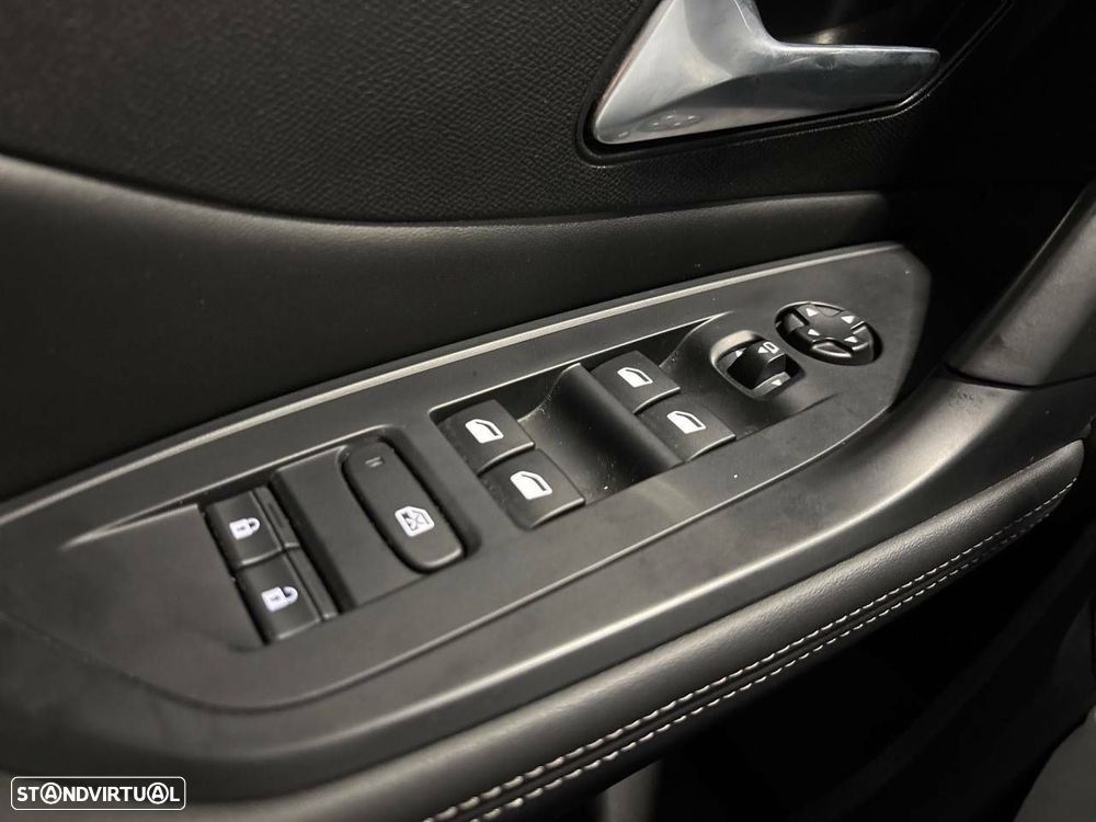 Peugeot 408 1.2 PureTech Allure EAT8 - 18