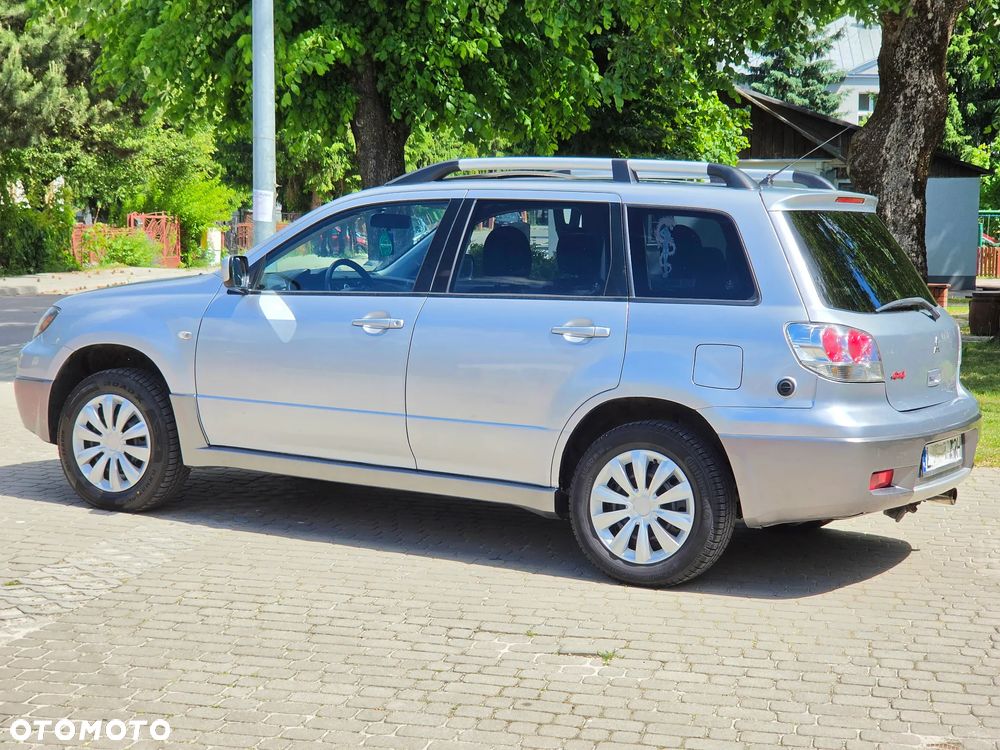 Mitsubishi Outlander 2.4 4WD Intense - 17