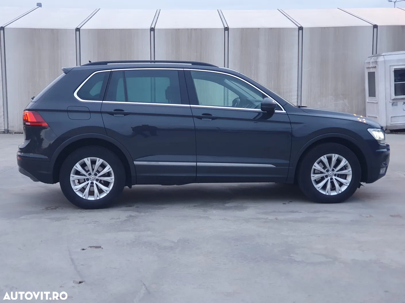 Volkswagen Tiguan 2.0 TDI 4Mot DSG Comfortline - 8