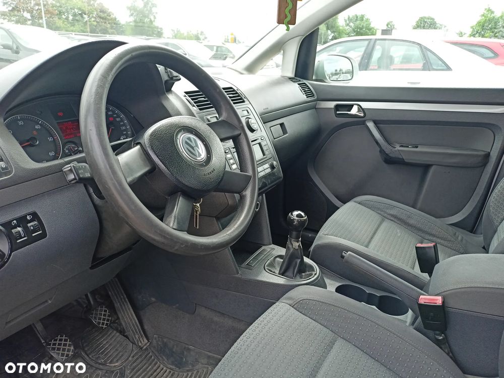 Volkswagen Touran - 8