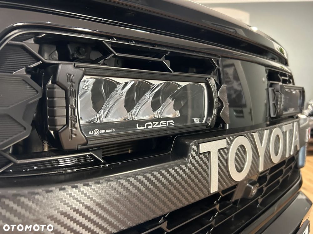 Toyota Hilux 2.8 D-4D Double Cab GR Sport 4x4 - 35
