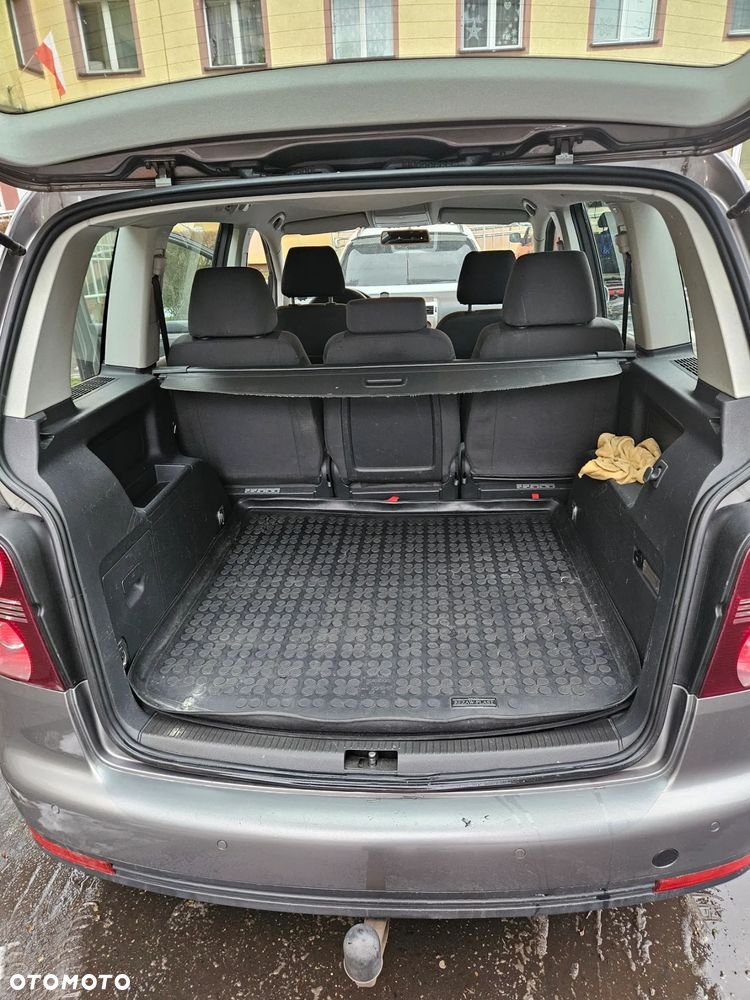 Volkswagen Touran 1.9 TDI Conceptline - 10