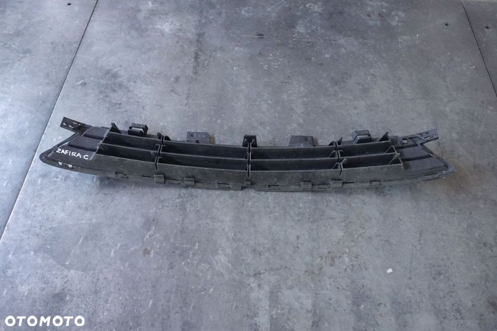 KRATKA ŚRODKOWA ZDERZAKA ZAFIRA C LIFT 16-19r. - 2