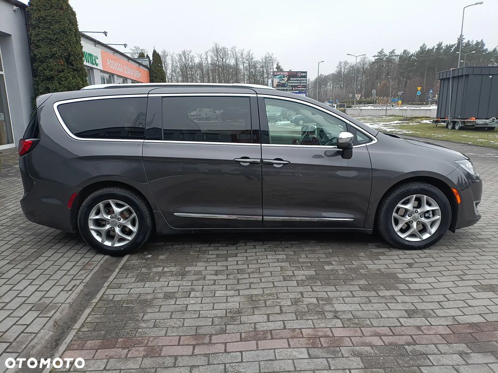 Chrysler Pacifica - 4