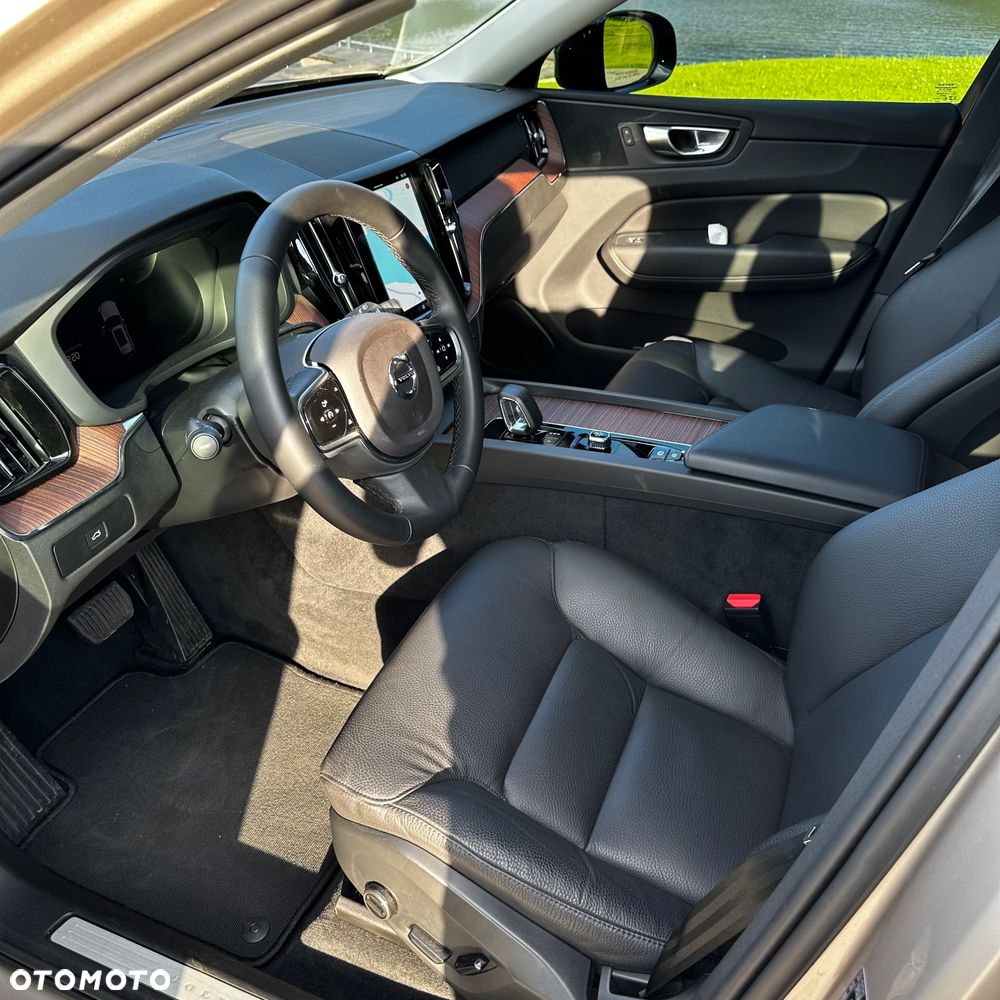 Volvo XC 60 B4 B Plus Dark - 11