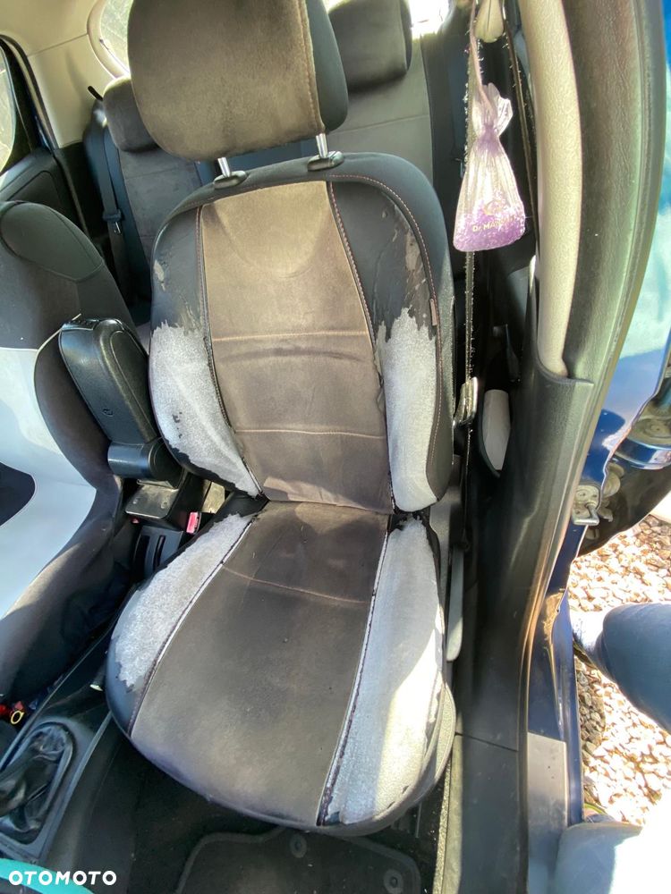Peugeot 207 1.6 HDi - 10