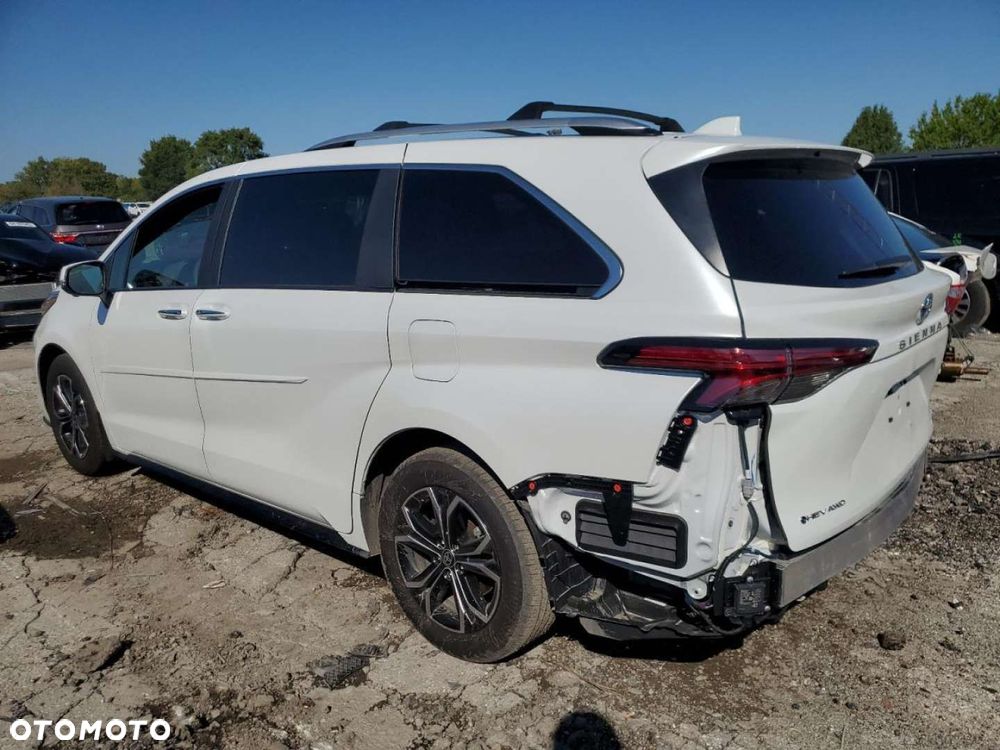 Toyota Sienna - 3