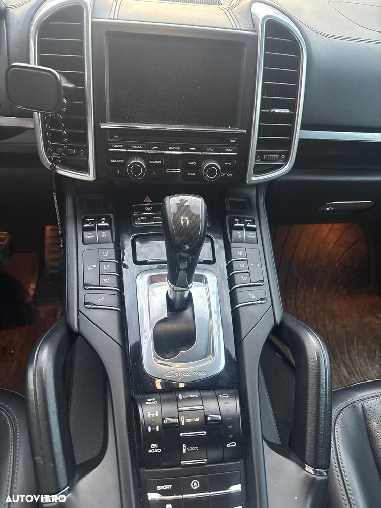 Porsche Cayenne - 26