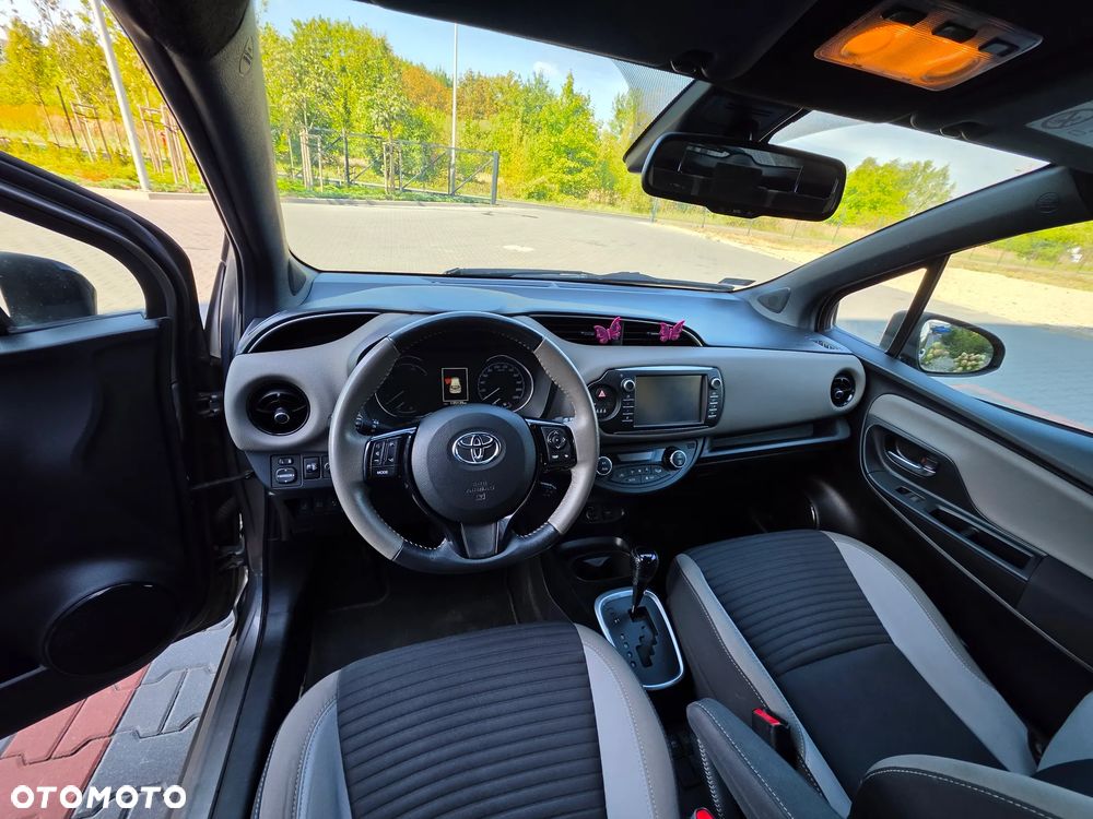 Toyota Yaris Hybrid 100 Selection Pure - 18