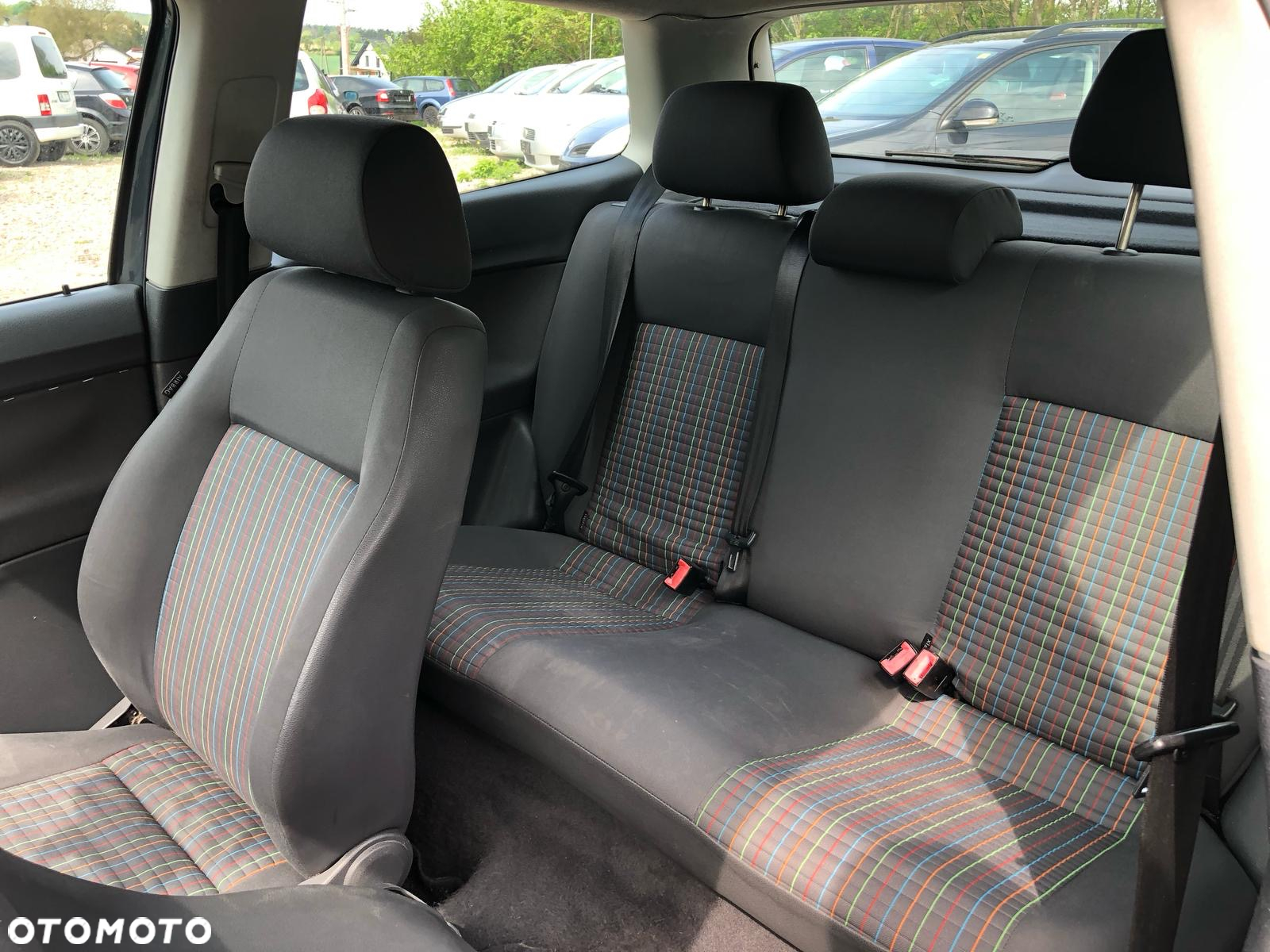 Volkswagen Polo 1.4 16V Sportline - 15