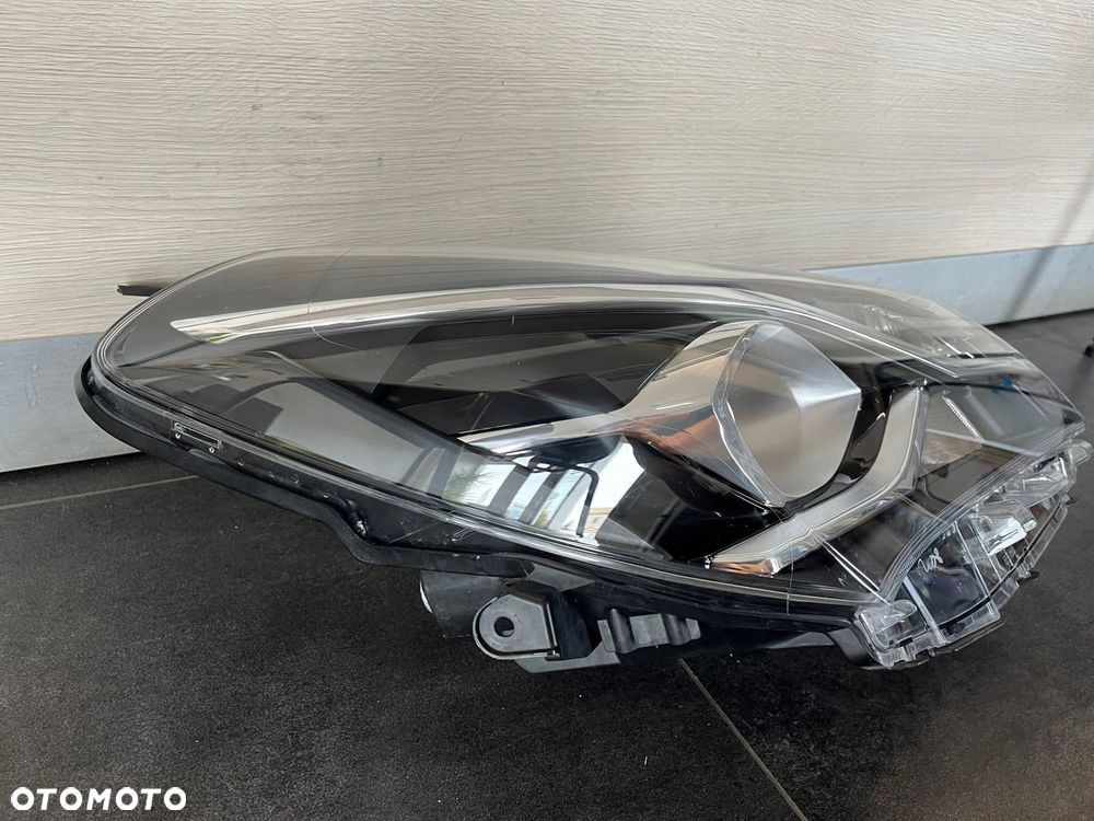 Lampa prawa przednia TOYOTA YARIS III LIFT ładna - 2