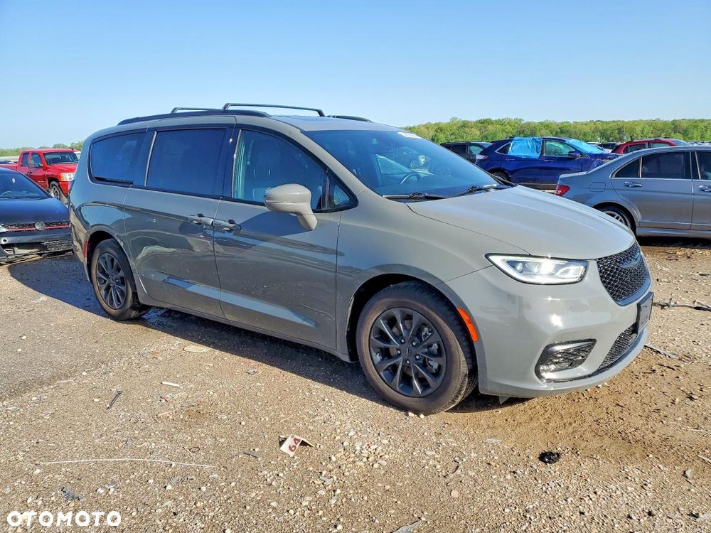 Chrysler Pacifica - 2