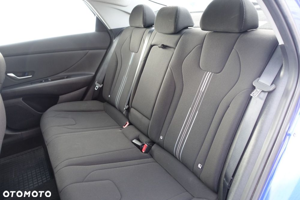 Hyundai Elantra - 11