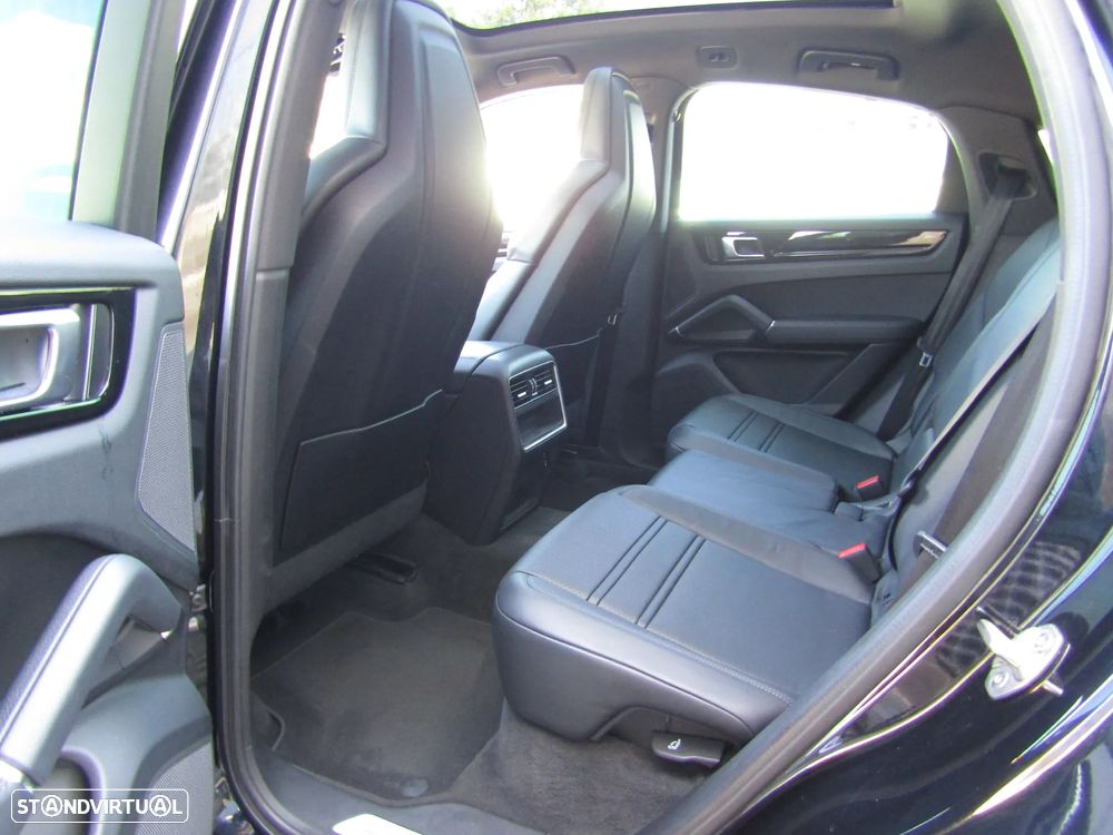 Porsche Cayenne Coupé E-Hybrid - 29