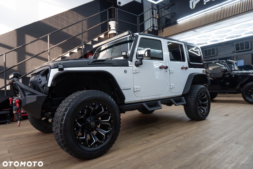 Jeep Wrangler 3.6 Unlim Sahara - 38