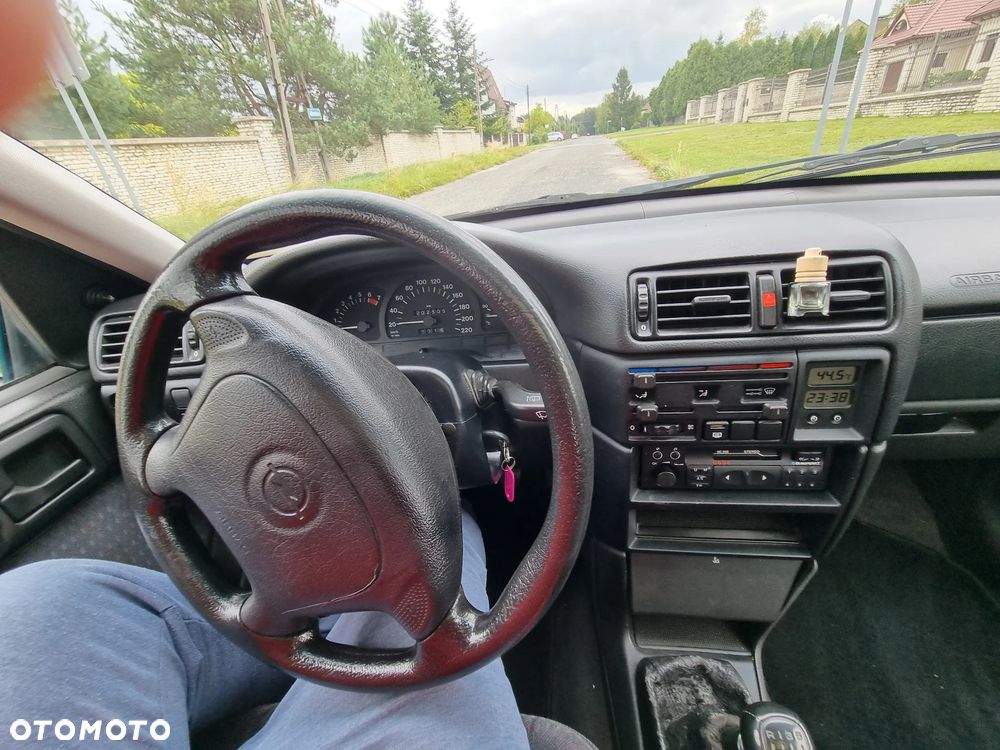 Opel Vectra 1.6 GLS - 19