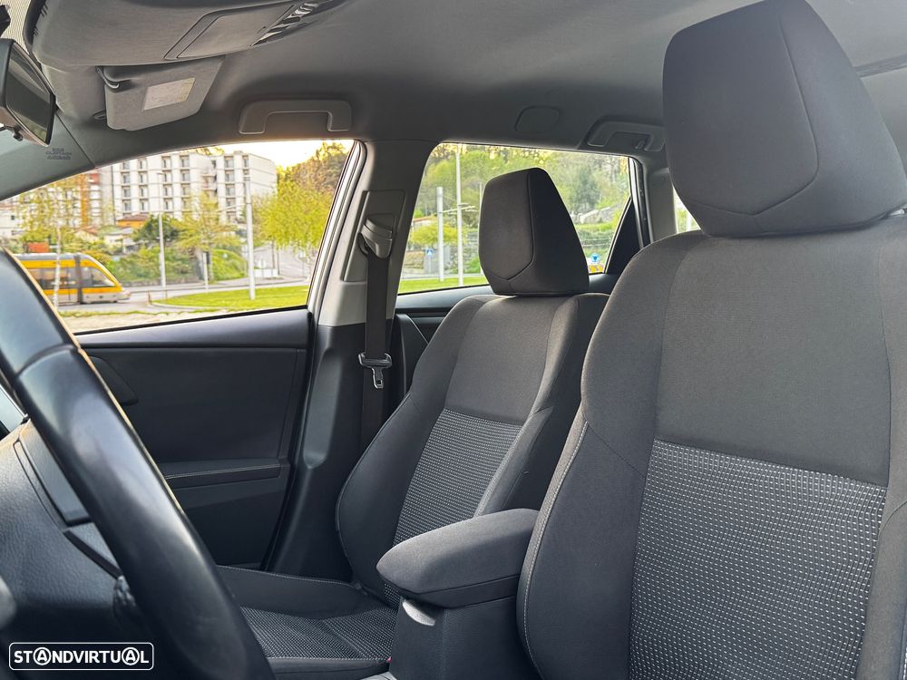 Toyota Auris Touring Sports 1.8 HSD Comfort+J17 - 23
