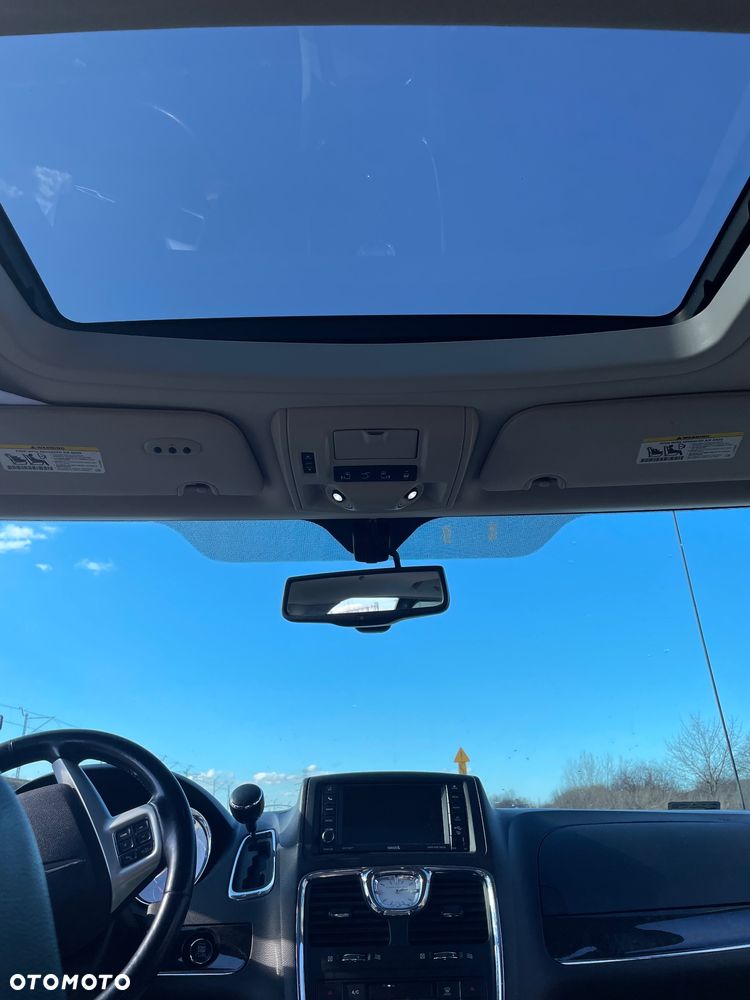 Chrysler Town & Country 3.6 Limited - 14
