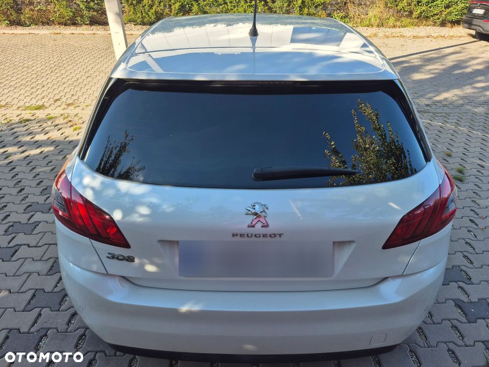 Peugeot 308 1.2 PureTech Allure S&S - 17