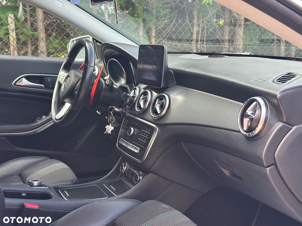 Mercedes-Benz CLA 220 d 7G-DCT Urban - 25