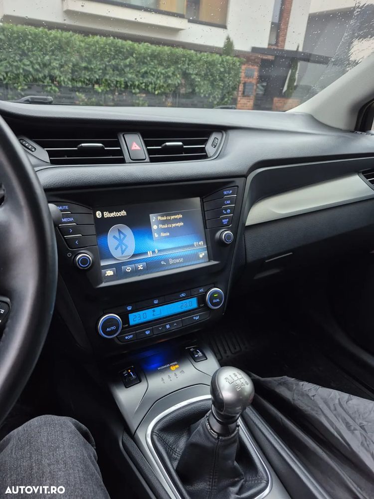 Toyota Avensis 1.8 Executive - 1