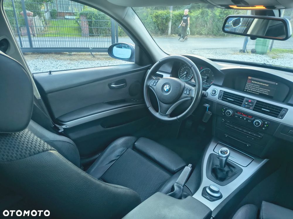 BMW Seria 3 320d Edition Sport - 24