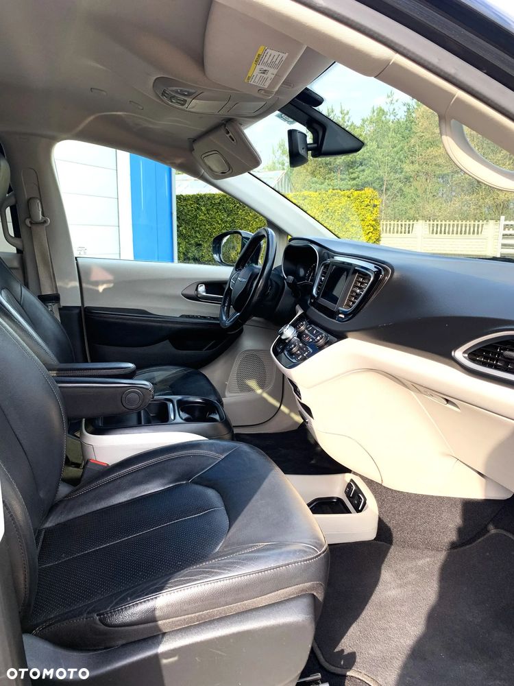 Chrysler Pacifica - 26