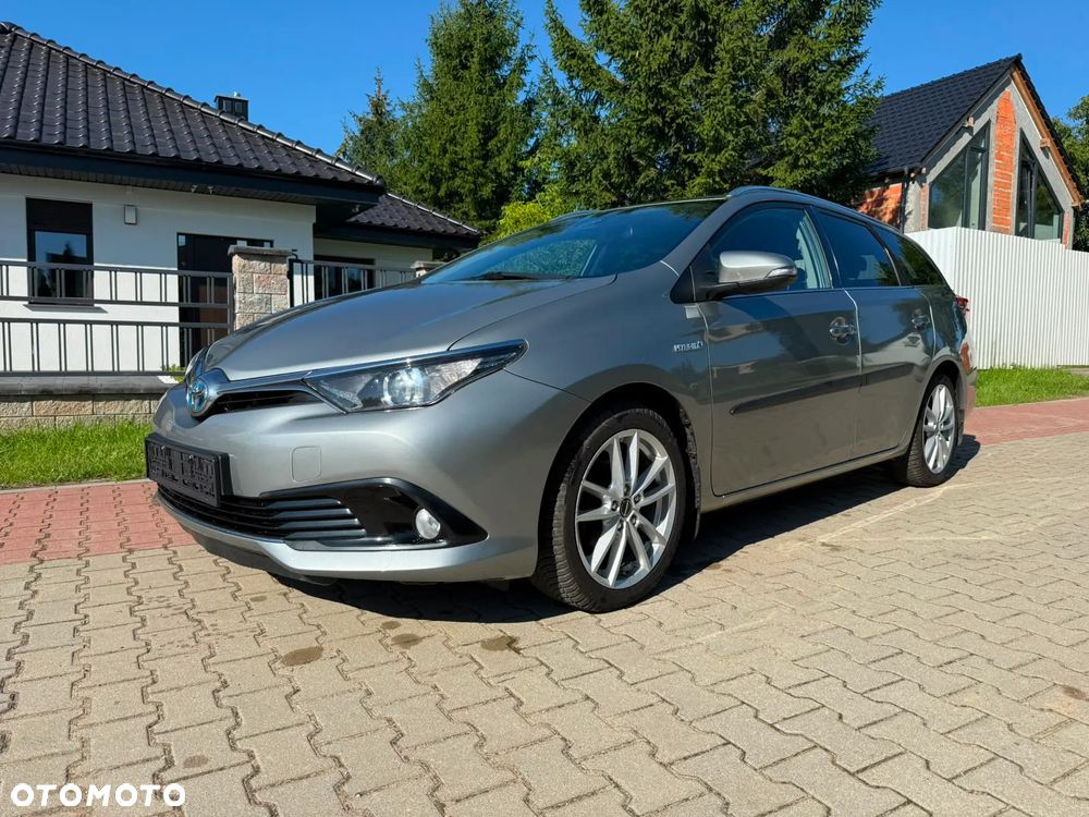 Toyota Auris 1.8 HSD Luna - 2