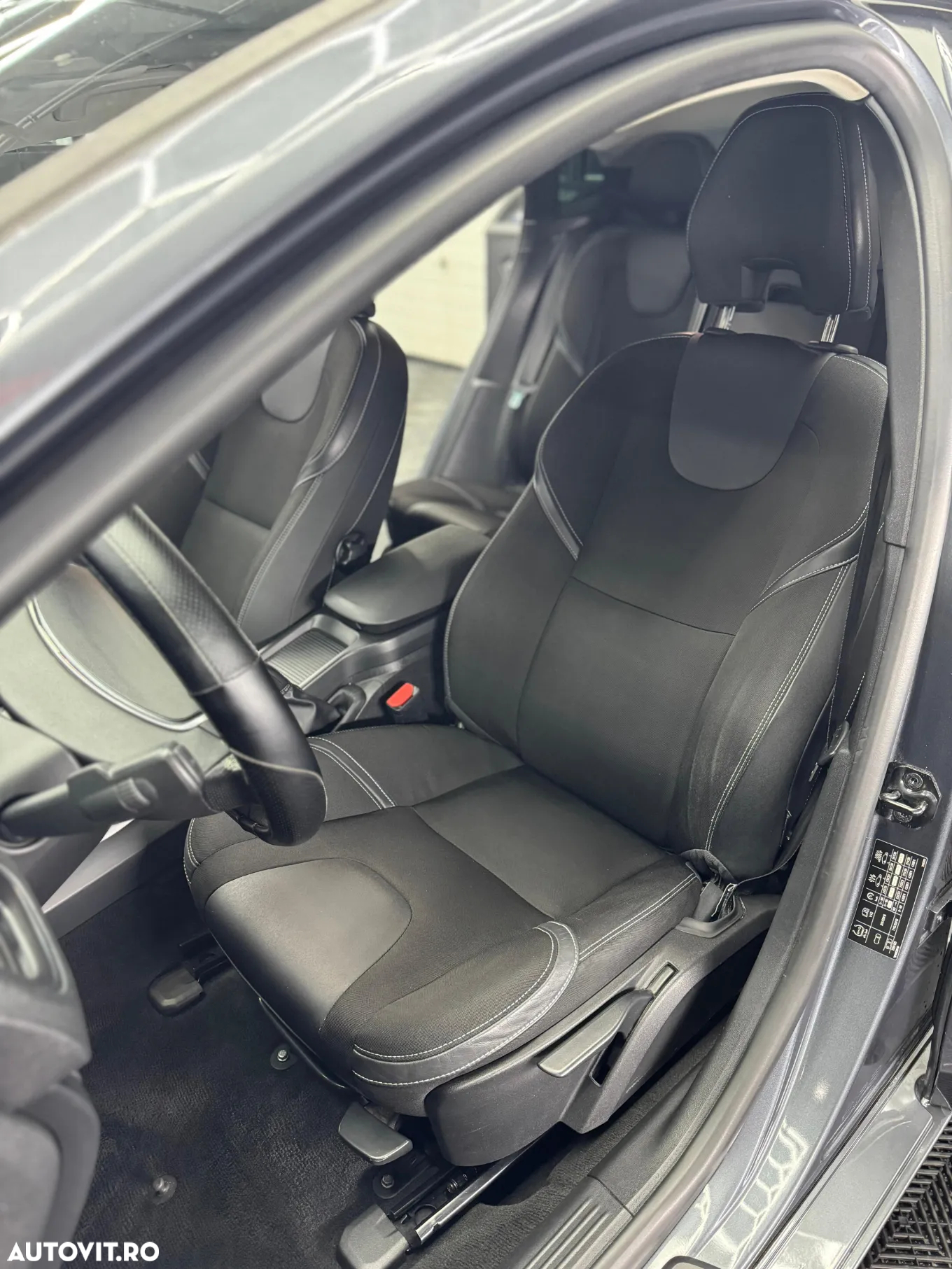 Volvo V40 D2 R-Design - 13