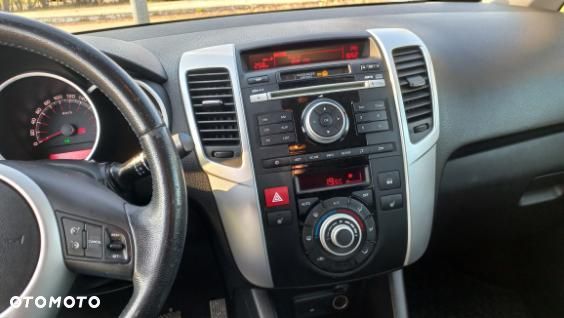 Kia Venga - 8