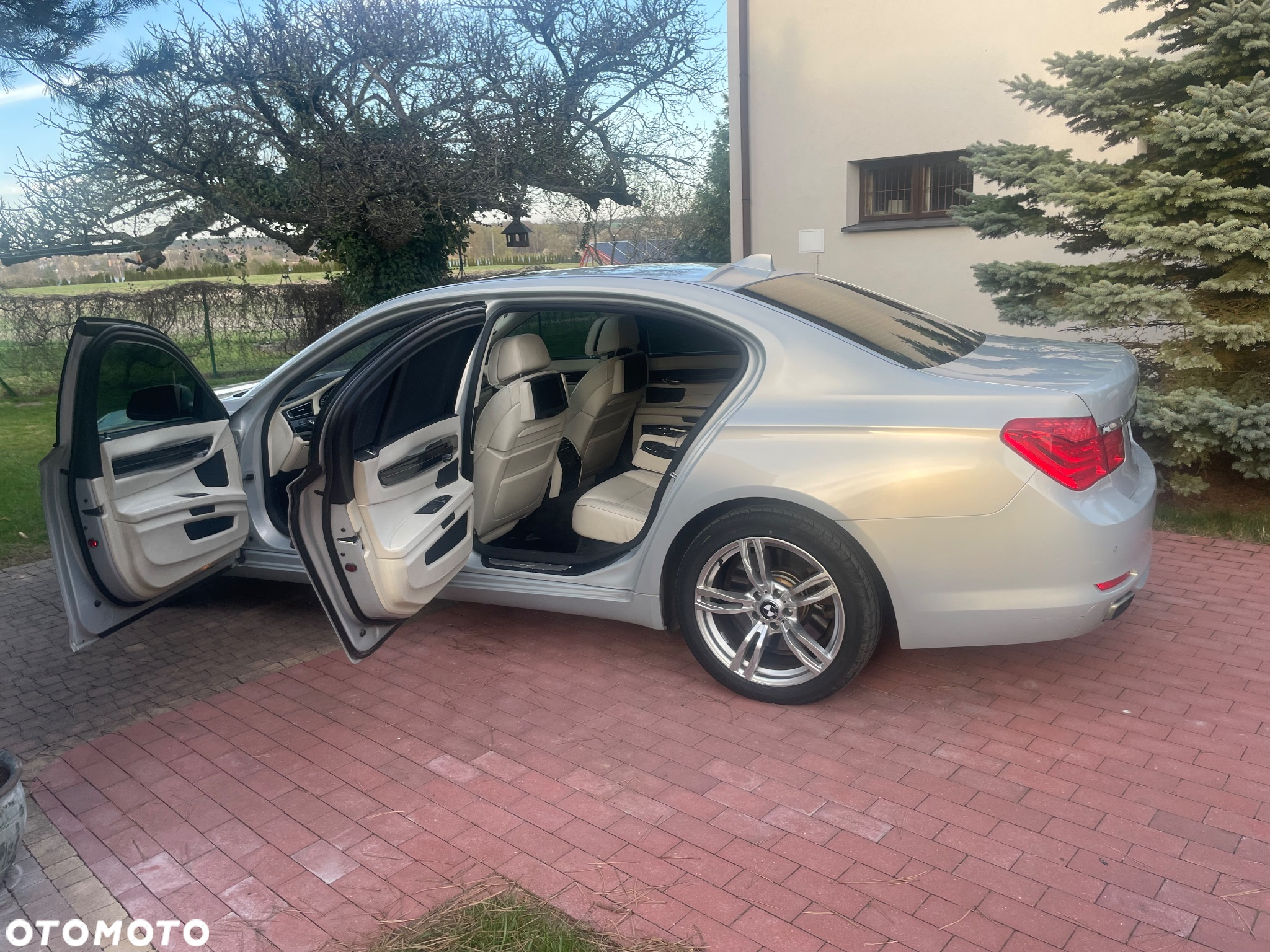 BMW Seria 7 750i L xDrive - 29