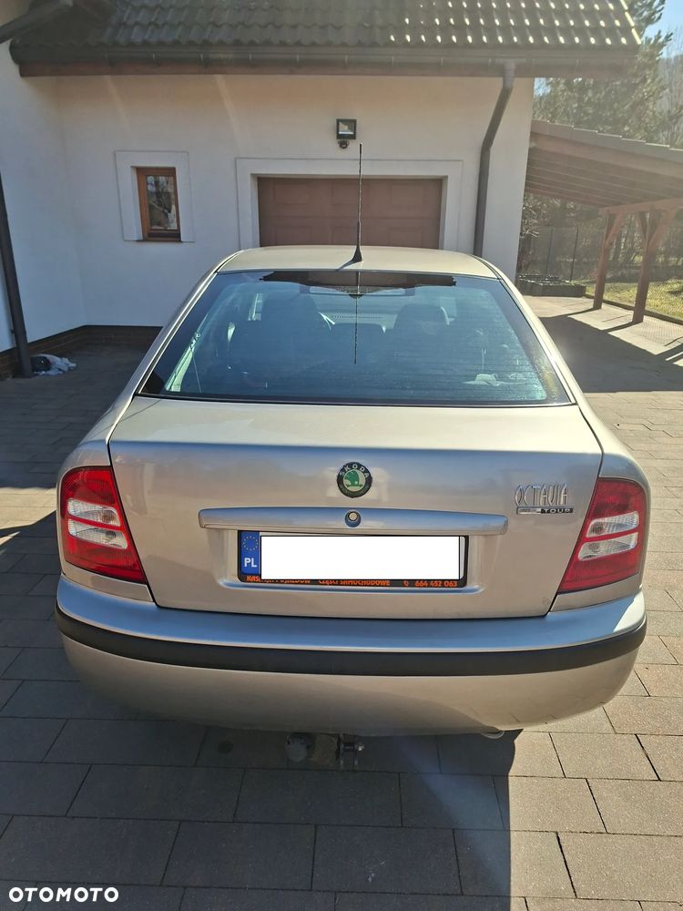 Skoda Octavia 1.6 Tour - 14