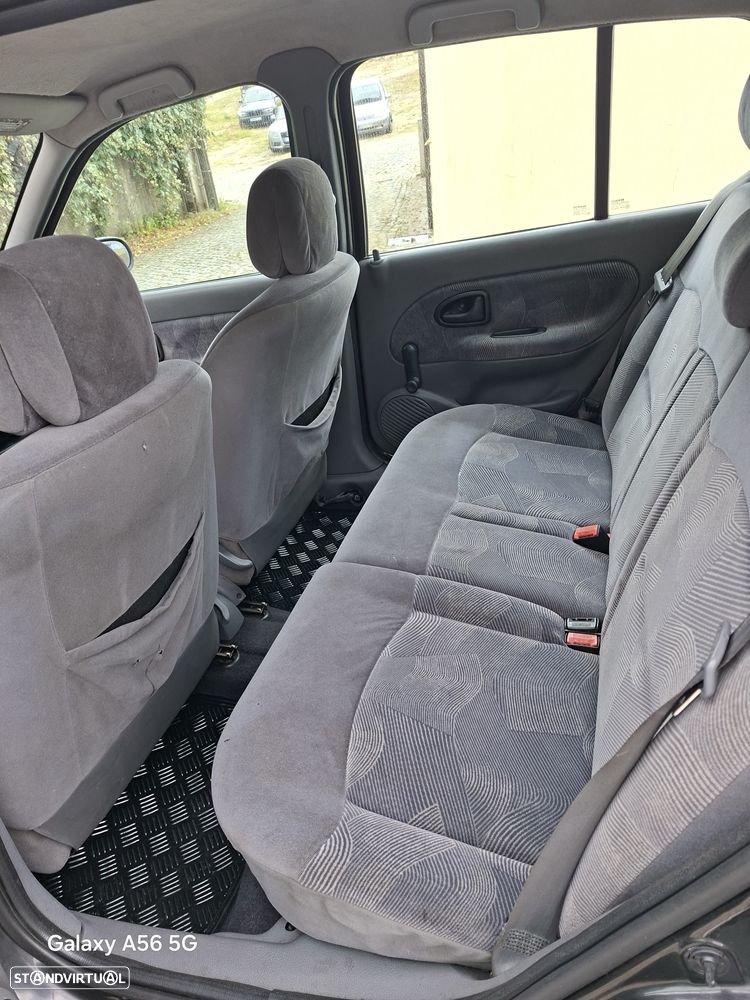 Renault Clio 1.2 RT - 10