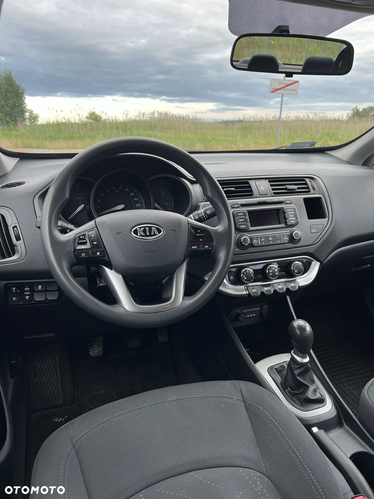Kia Rio - 12