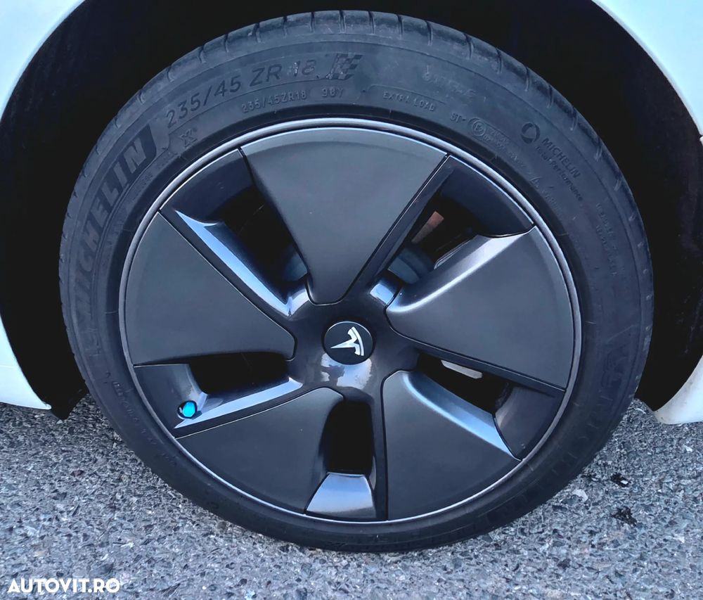 Tesla Model 3 - 9