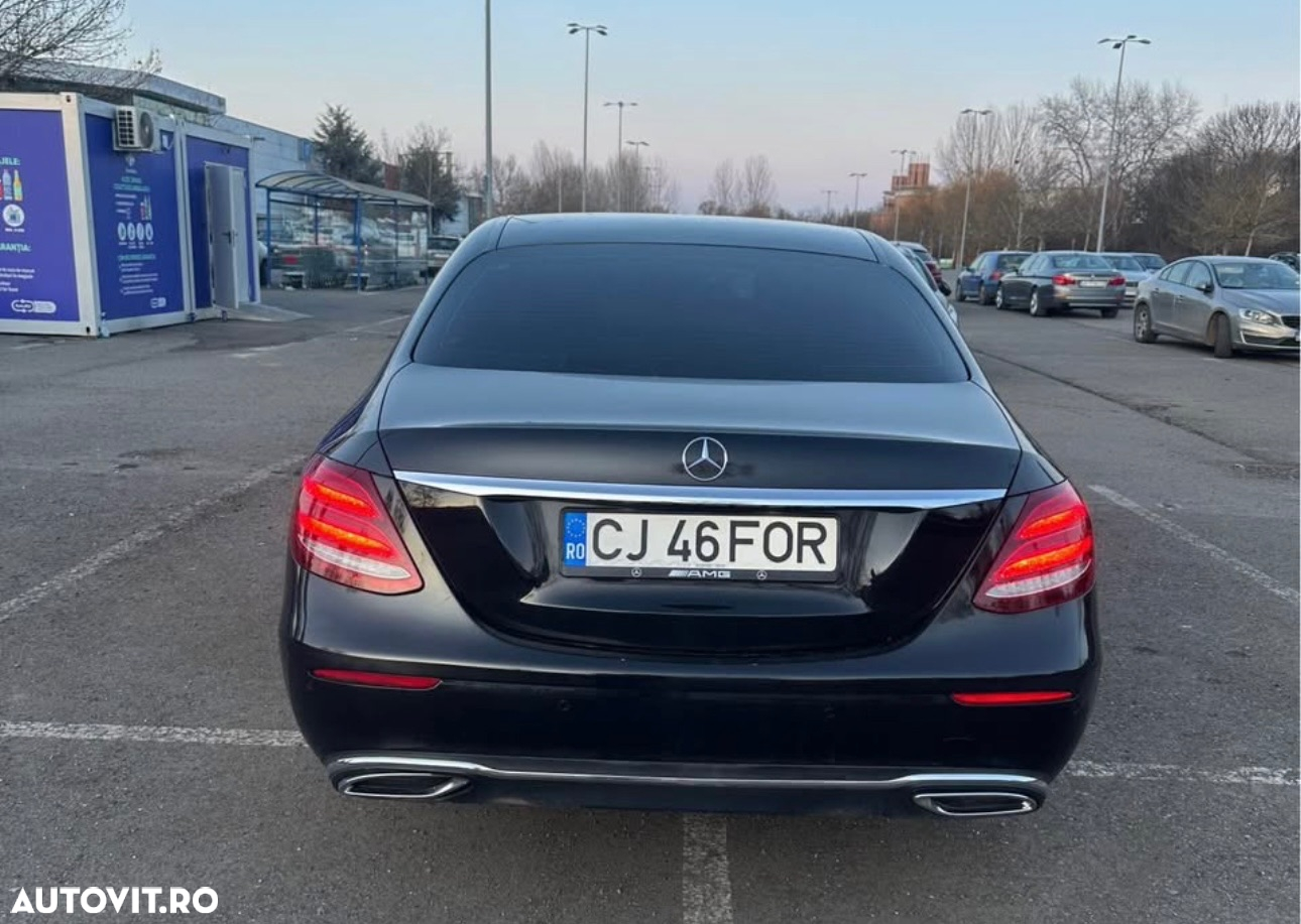 Mercedes-Benz E 220 d 4Matic 9G-TRONIC Exclusive - 3