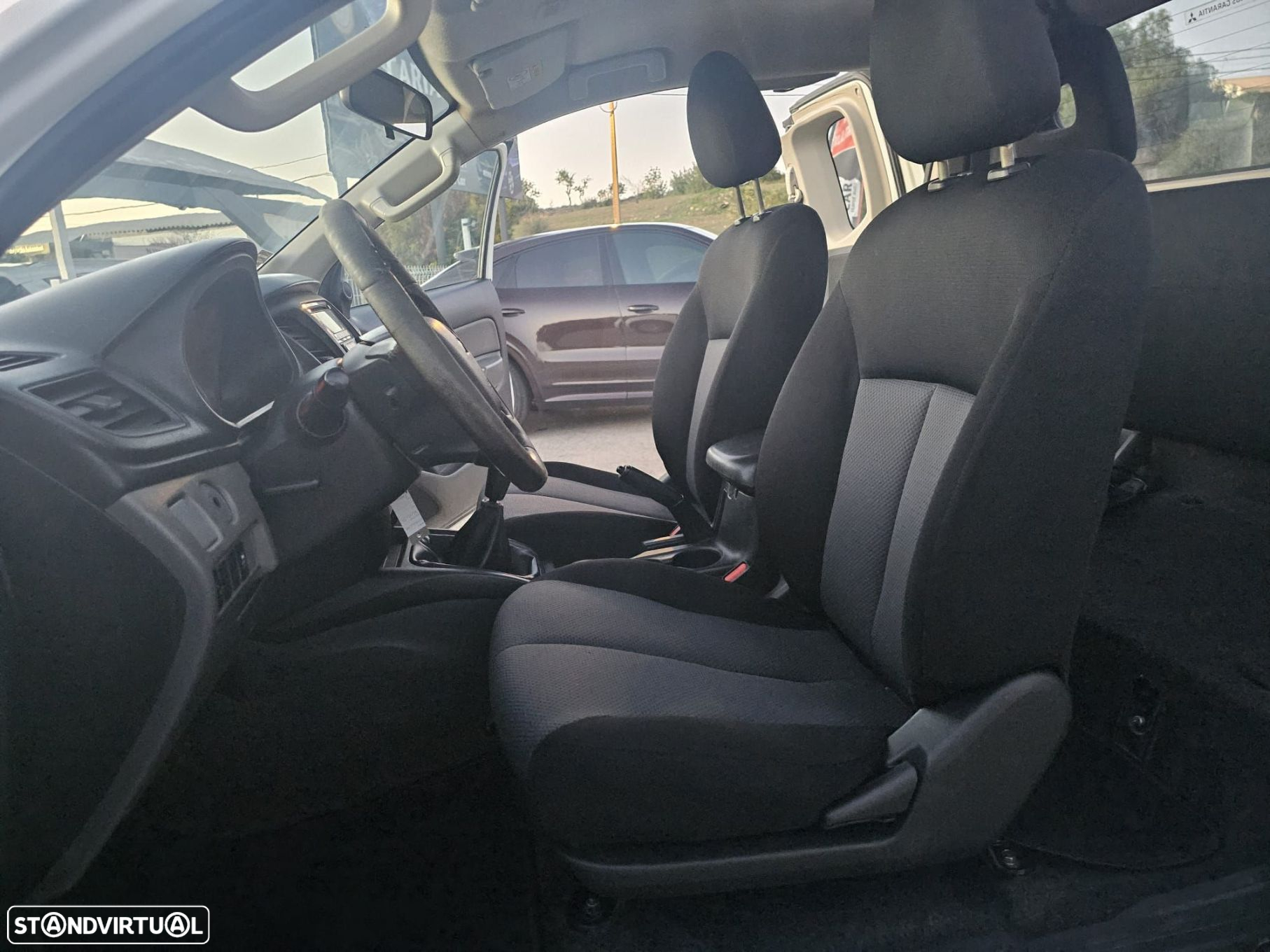Mitsubishi L200 2.4 DI-D CD Invite 4WD - 27