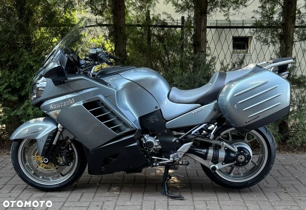 Kawasaki GTR - 12