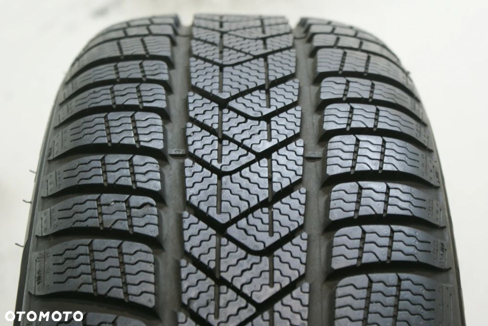 205/50R17 PIRELLI SOTTOZERO 3 WINTER , 7,5mm 2023r B1696 - 1