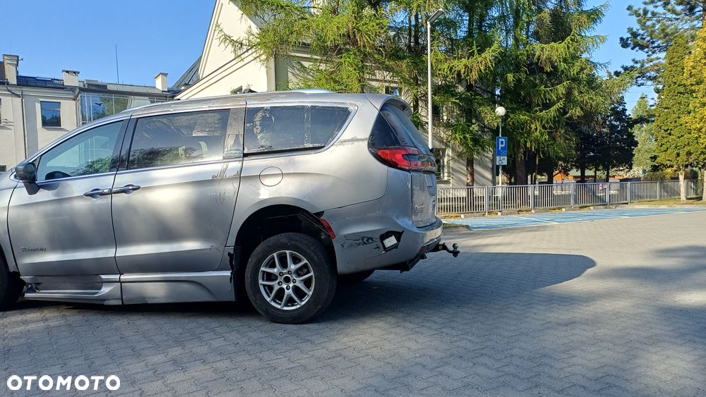 Chrysler Pacifica - 7