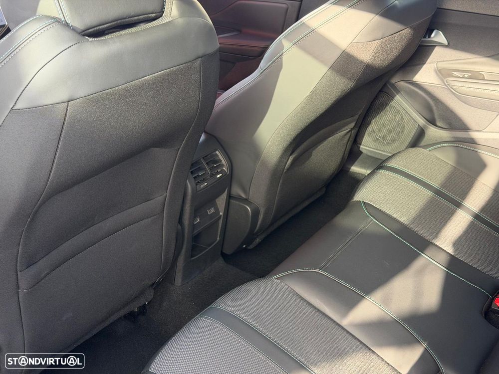 Peugeot 408 1.6 Hybrid Allure e-EAT8 - 19