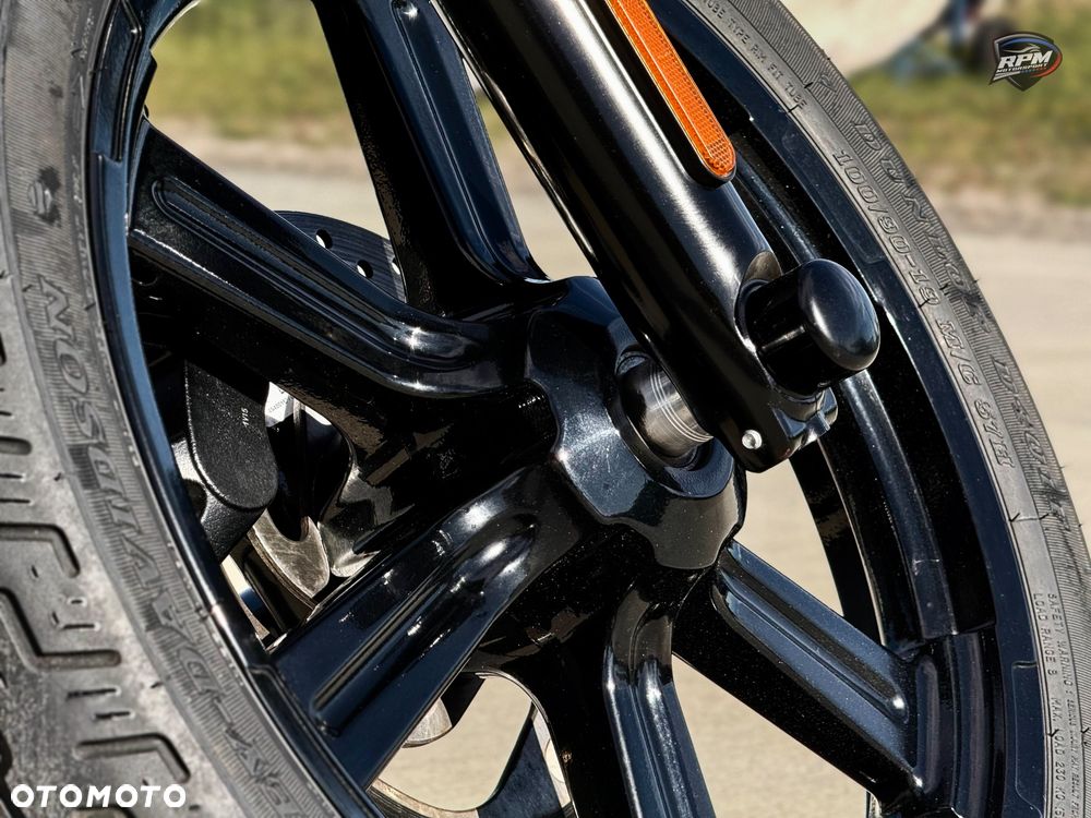 Harley-Davidson Softail Street Bob - 29