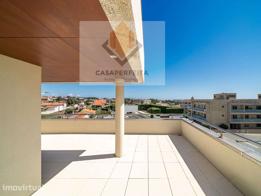 Luxuosa Moradia T4 como Nova com Terraços e Box para 3 Carros - Jun... - Grande imagem: 4/60