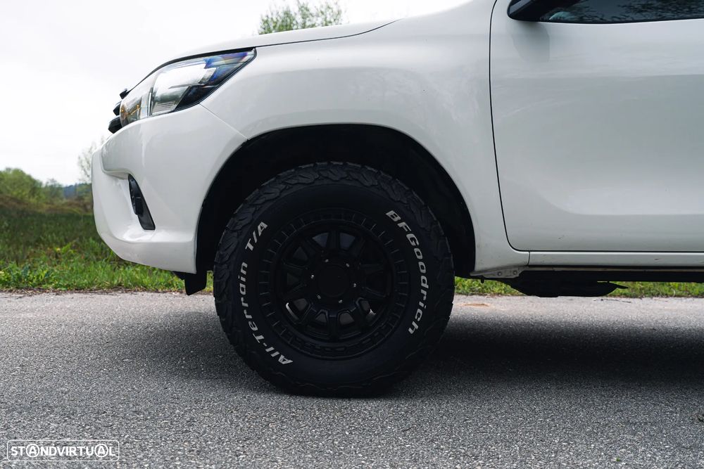 Toyota Hilux 2.4 D-4D 4WD CD CH - 29