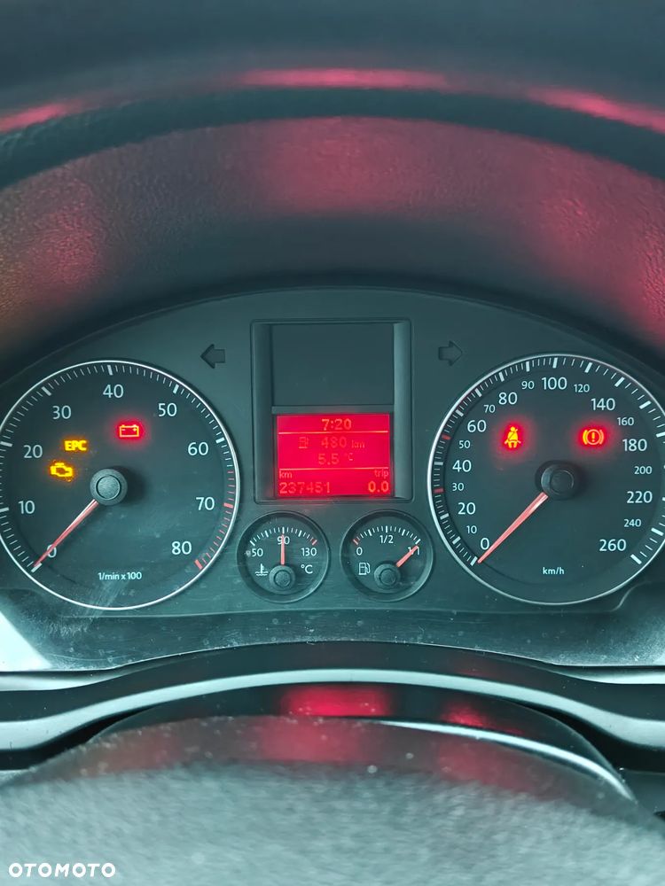 Volkswagen Jetta 1.6 FSI Trendline - 9