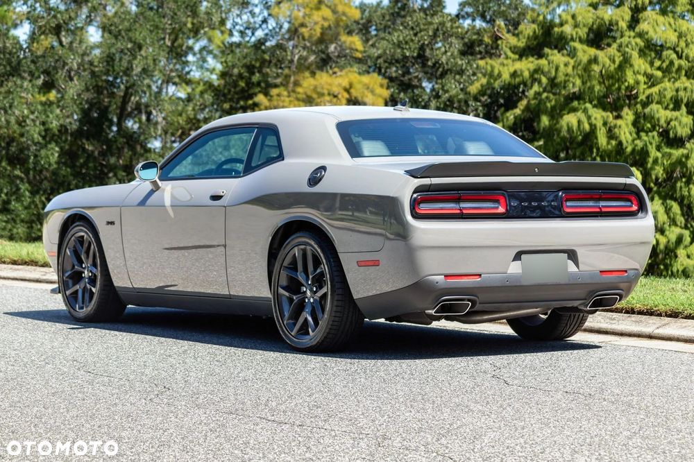 Dodge Challenger 5.7 R/T - 7