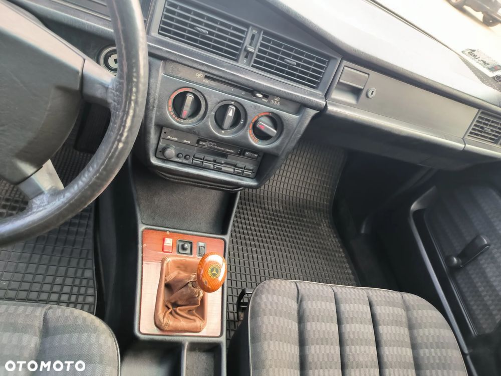 Mercedes-Benz W201 (190) - 13