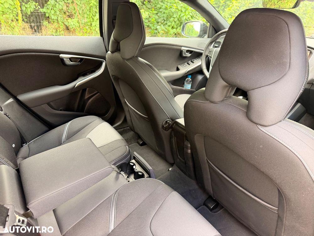 Volvo V40 D2 Momentum - 8