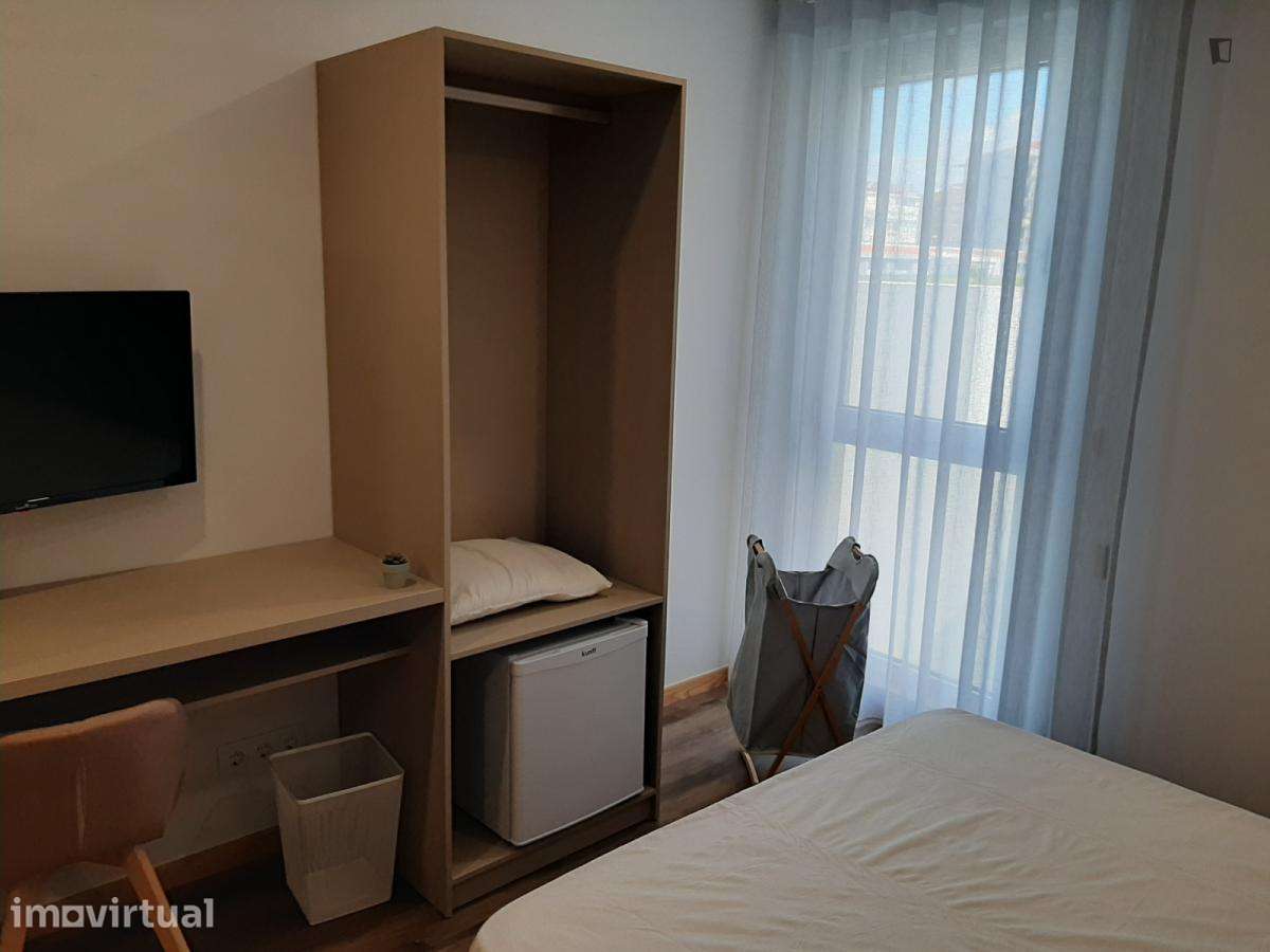 Quarto - localizado em São Mamede de Infesta Porto - Grande imagem: 3/13